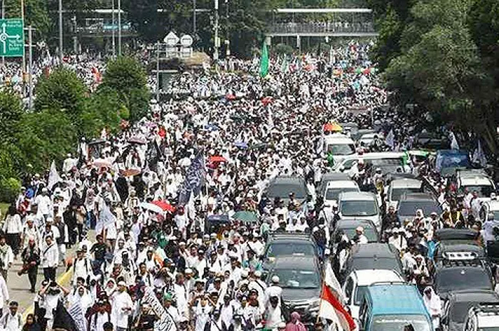 Polisi Siapkan 7 Rekayasa Lalu Lintas Terkait Aksi PA 212 di Istana Negara<br><br>