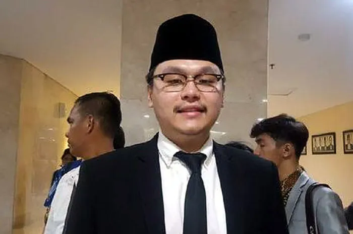 William Dipanggail BK DPRD DKI  Bongkar Anggaran Aibon Rp 82, 8 M 