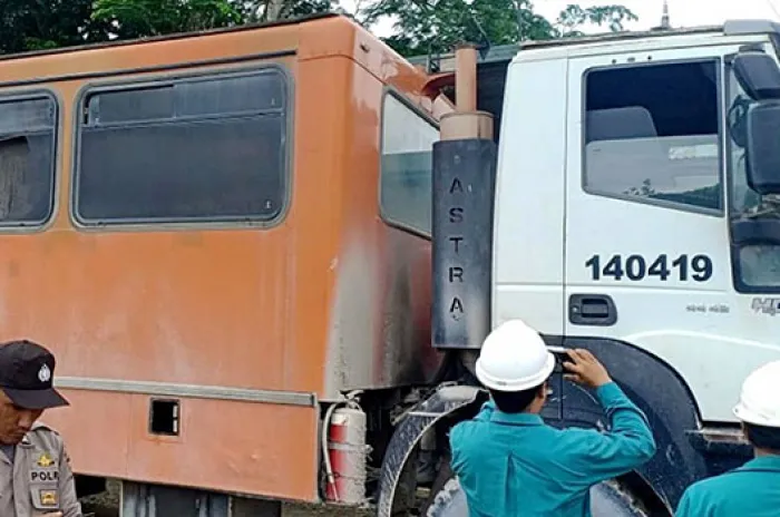 2 Bus Rombongan Karyawan Freeport Ditembak OTK 