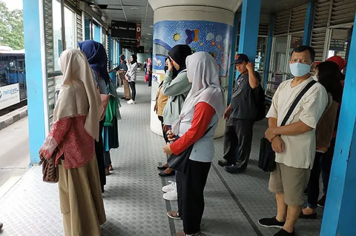 Penumpang TransJakarta Diwajibkan Pakai Masker