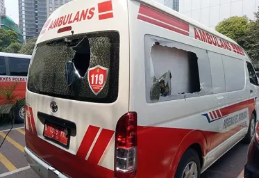 5 Ambulan Diamankan Polisi Saat Rusuh Sekitar DPR 