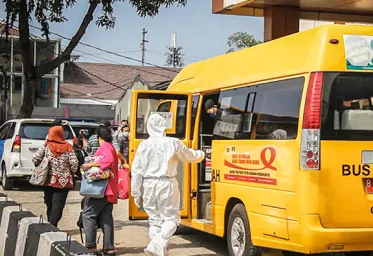 Bus Sekolah Digunakan Untuk Evakuasi Pasien Covid19