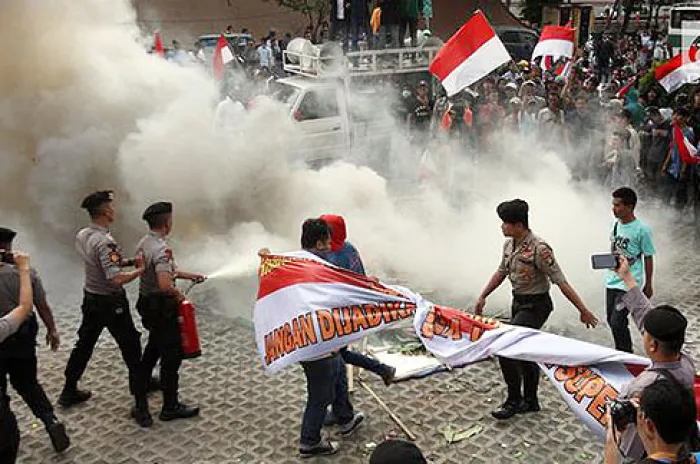 Demo di KPK Berujung Rusuh