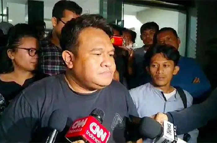 Sempat Dijemput Polisi Akhirnya Aktivis Dandhy Laksono Dilepas Lagi <br><br>