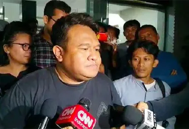 Sempat Dijemput Polisi Akhirnya Aktivis Dandhy Laksono Dilepas Lagi 