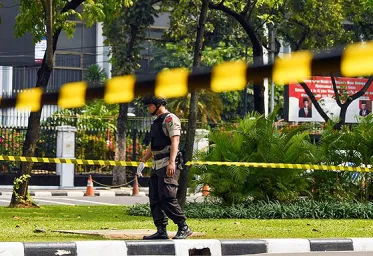 Geranat Asap Meledak di Area Monas 2 Anggota TNI Luka Luka