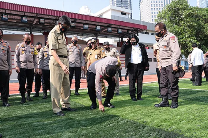 Kapolda Irjen Nana Sudjana Resmikan Lapangan Mini di Polda Metro Jaya