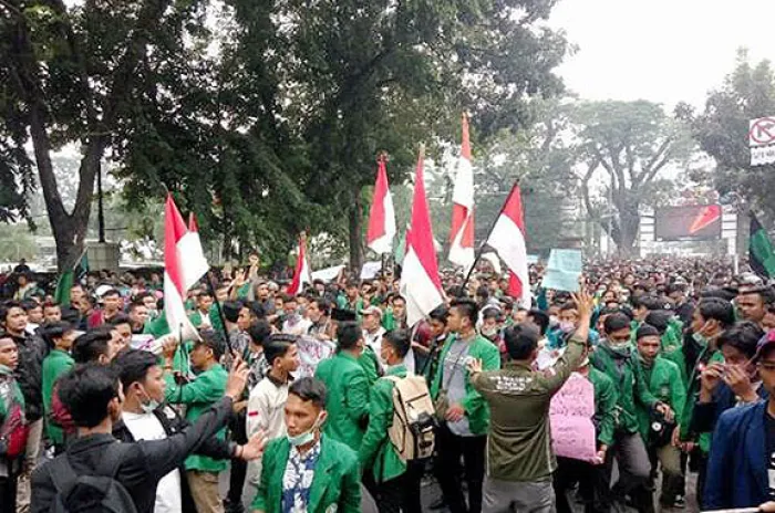 Mahasiswa Gelar Aksi Demo ke Istana Presiden