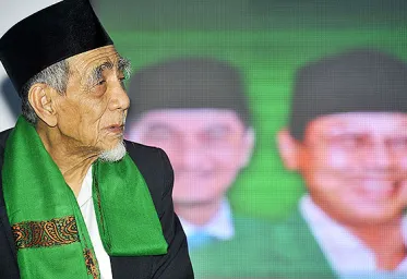 Mbah Moen Akan Dimakamkan di Makkah