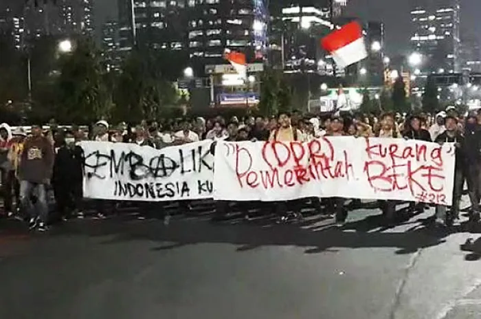 Sejumlah Pelajar Gelar Demo di Depan Gedung DPR/MPR RI