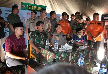 Panglima TNI dan Kapolri Tinjau Pos Satgas TNIPolri di Tembagapura