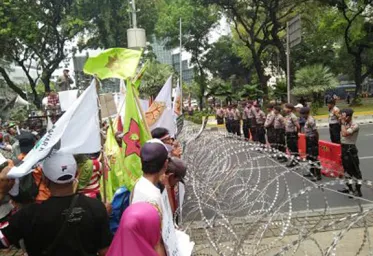 Petani Mau Demo ke Istana Dihadang Kawat Berduri