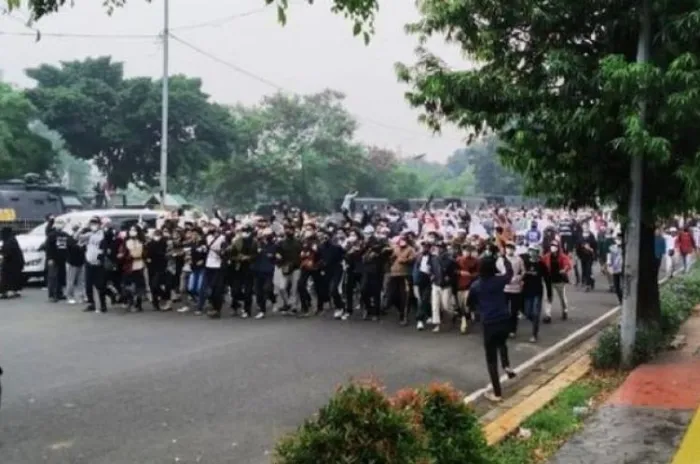 Ratusan Pendukung Rizieq Diamankan Polisi di Arena Sidang