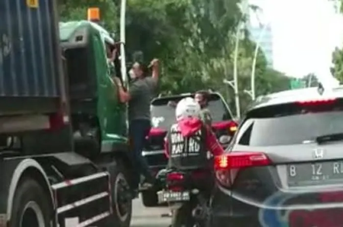  Pengemudi Pajero Yang Aniaya Sopir Truk Kontainer di Jakut Ditangkap Polisi