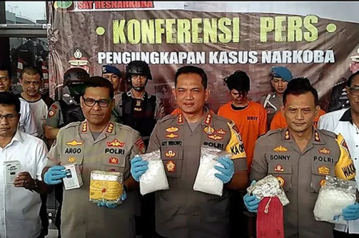 Pasangan Suami Istri Bandar Sabu Disergap Polisi di Tambun Bekasi