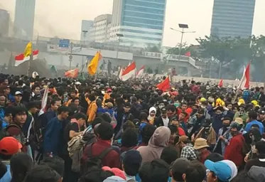 Sejumlah Pelajar Gelar Demo di Depan Gedung DPRMPR RI