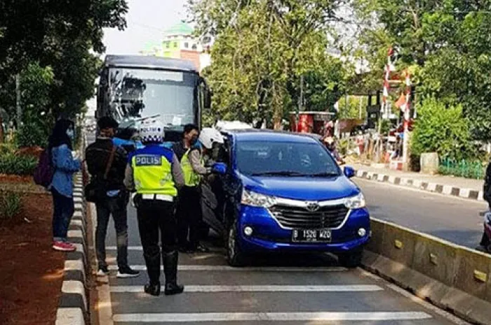 Terjaring Razia Jalur Busway, ASN Buang Surat Tilang 