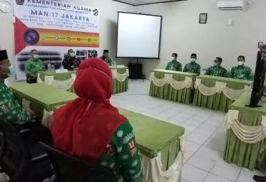 Kepala Kanwil Meninjau Pelaksanaan Ujian Madrasah di MAN 17 Jakarta