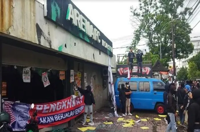 107 Orang Diamankan Setelah Demo Aremania Yang Berakhir Ricuh