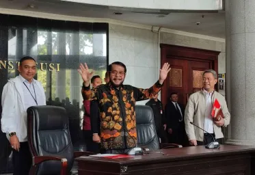 Kecewa Dengan Sanksi Ringan Dari MKMK Banyak  Yang Desak Anwar Usman Mundur