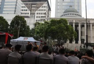 Jelang Sidang Putusan  Sistem Pemilu Gedung MK Dijaga Ribuan Aparat 