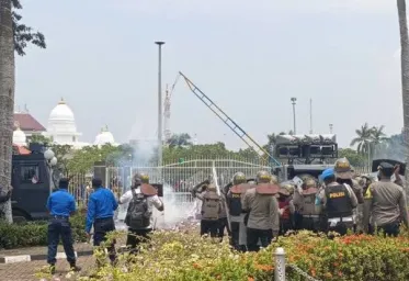 Usai Kericuhan  Unjuk Rasa di Kantor BP Batam Polisi Tangkap 43 Orang 