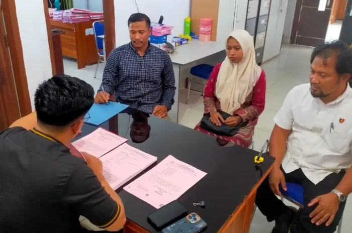 Polisi Kawal Ketat Sidang Perdana Guru Honorer Konawe Selatan 