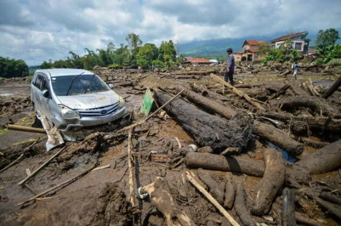 Sumbar Diterjang Banjir Bandang,  37 Orang Meninggal  dan 17 Orang Belum Ditemukan 