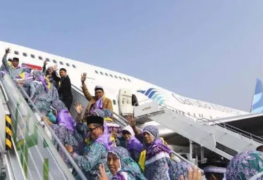 Garuda  Ditegur Kemenag Setelah Pesawat Jemaah Haji Keluarkan Percikan Api 