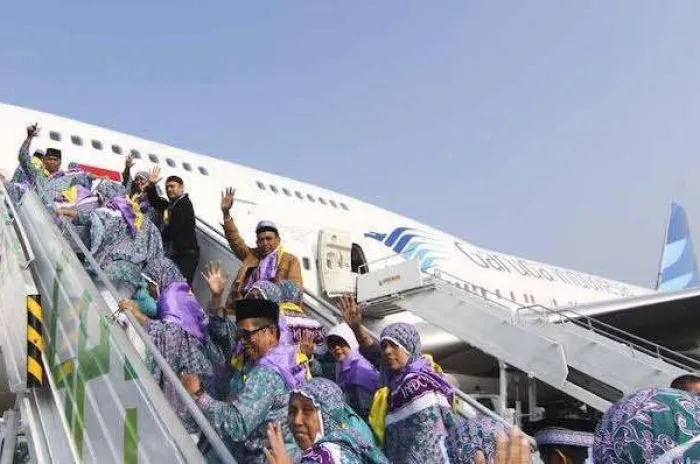 Garuda  Ditegur Kemenag Setelah Pesawat Jemaah Haji Keluarkan Percikan Api 