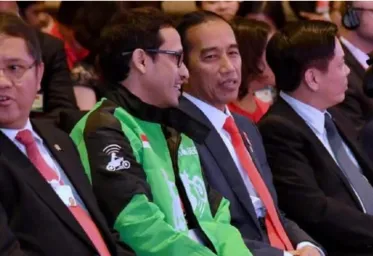 Kenaikan UKT PTN Ditunda Nadiem Tetapi  Jokowi Sebut Mungkin Naik Tahun Depan