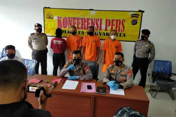 Empat Anggota Gank Pelaku Klitih Ditangkap Polisi Setelah Tancapkan Celurit di Bahu Ojol