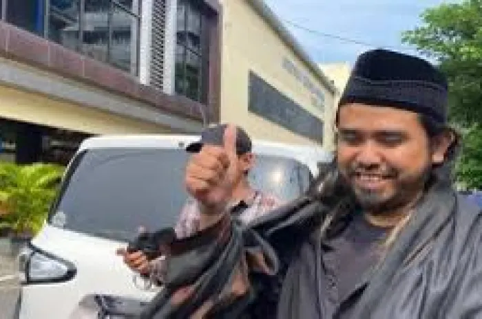 Hakim  Vonis Bebas Gus Samsudin  Dalam Kasus Aliran Sesat Tukar Pasangan