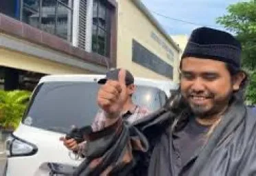 Hakim  Vonis Bebas Gus Samsudin  Dalam Kasus Aliran Sesat Tukar Pasangan