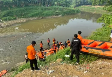 Diduga Hi 7 Remaja Lakilaki Ditemukan Tewas di Kali Bekasi Diduga Hindari Patroli Polisi  Saat Mau  Tawuran